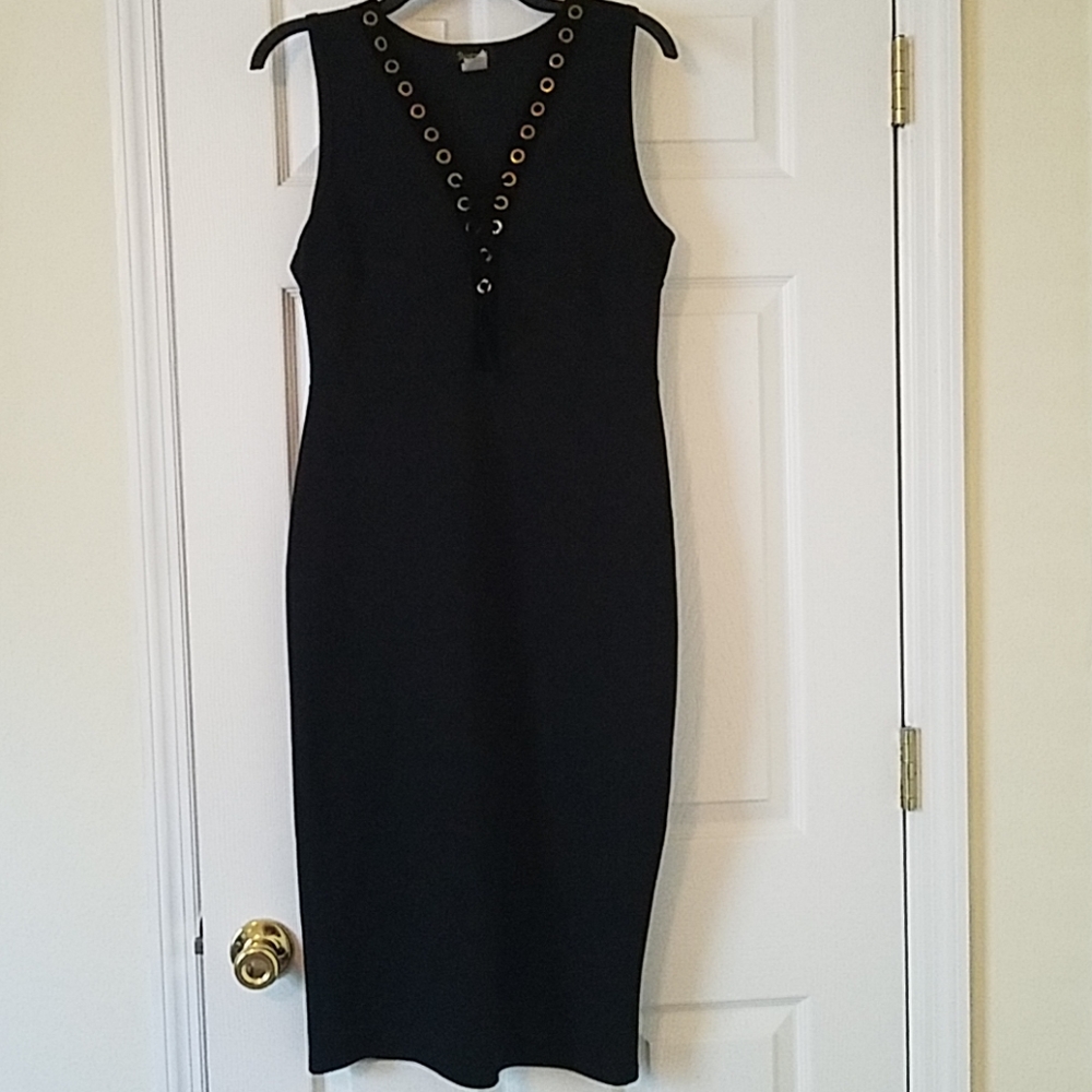 Ringhole Black Dress